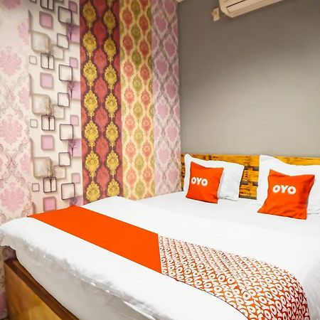Oyo 990 Stadion Residence Syariah メダン エクステリア 写真
