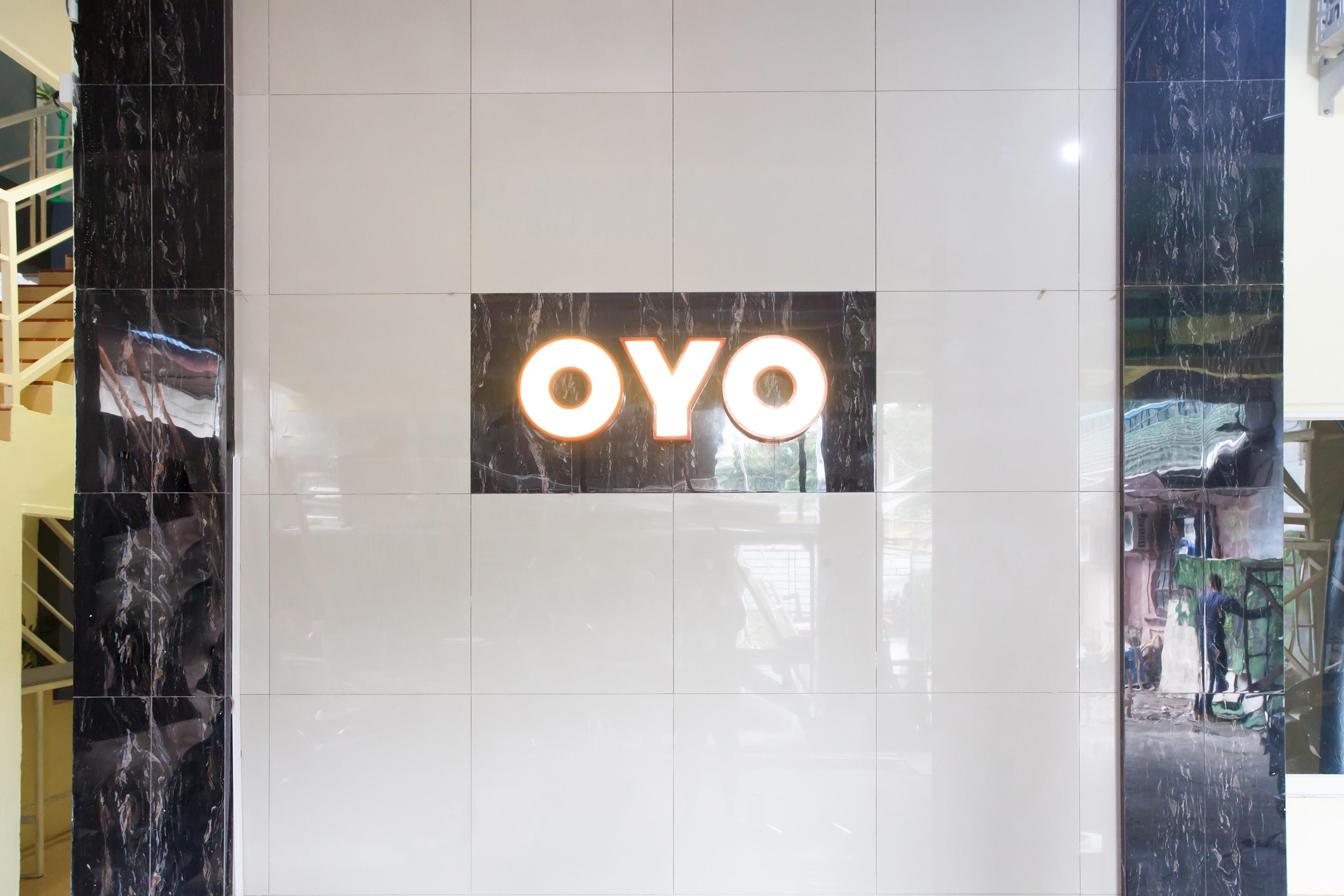Oyo 990 Stadion Residence Syariah メダン エクステリア 写真