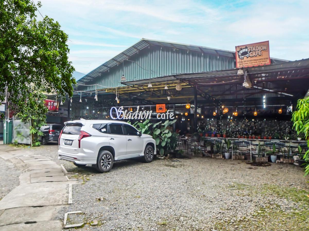 Oyo 990 Stadion Residence Syariah メダン エクステリア 写真