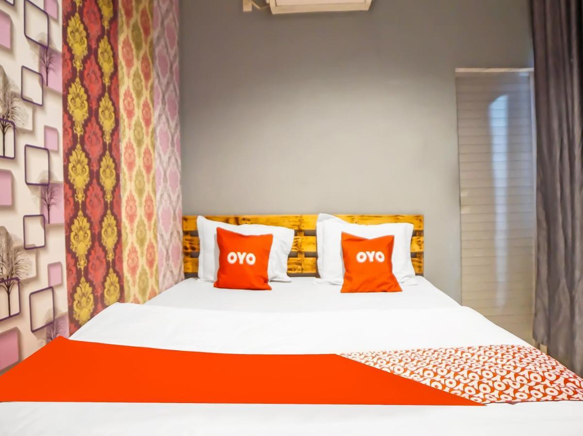Oyo 990 Stadion Residence Syariah メダン エクステリア 写真