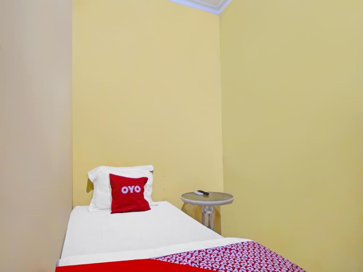 Oyo 990 Stadion Residence Syariah メダン エクステリア 写真