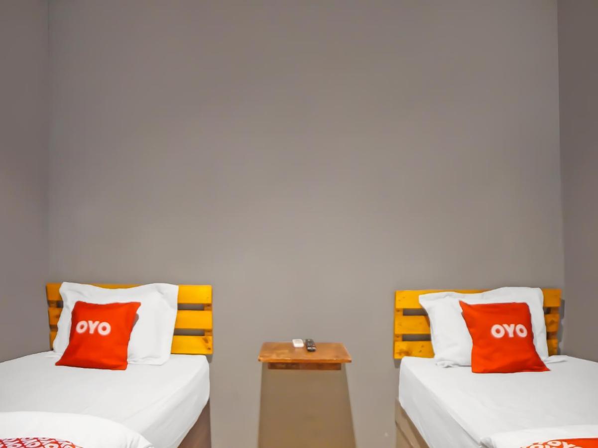 Oyo 990 Stadion Residence Syariah メダン エクステリア 写真