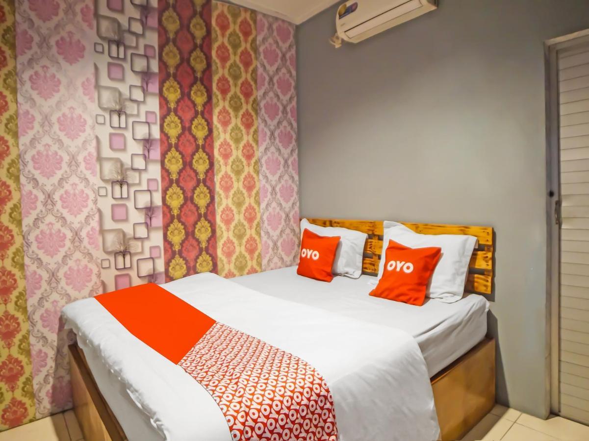 Oyo 990 Stadion Residence Syariah メダン エクステリア 写真