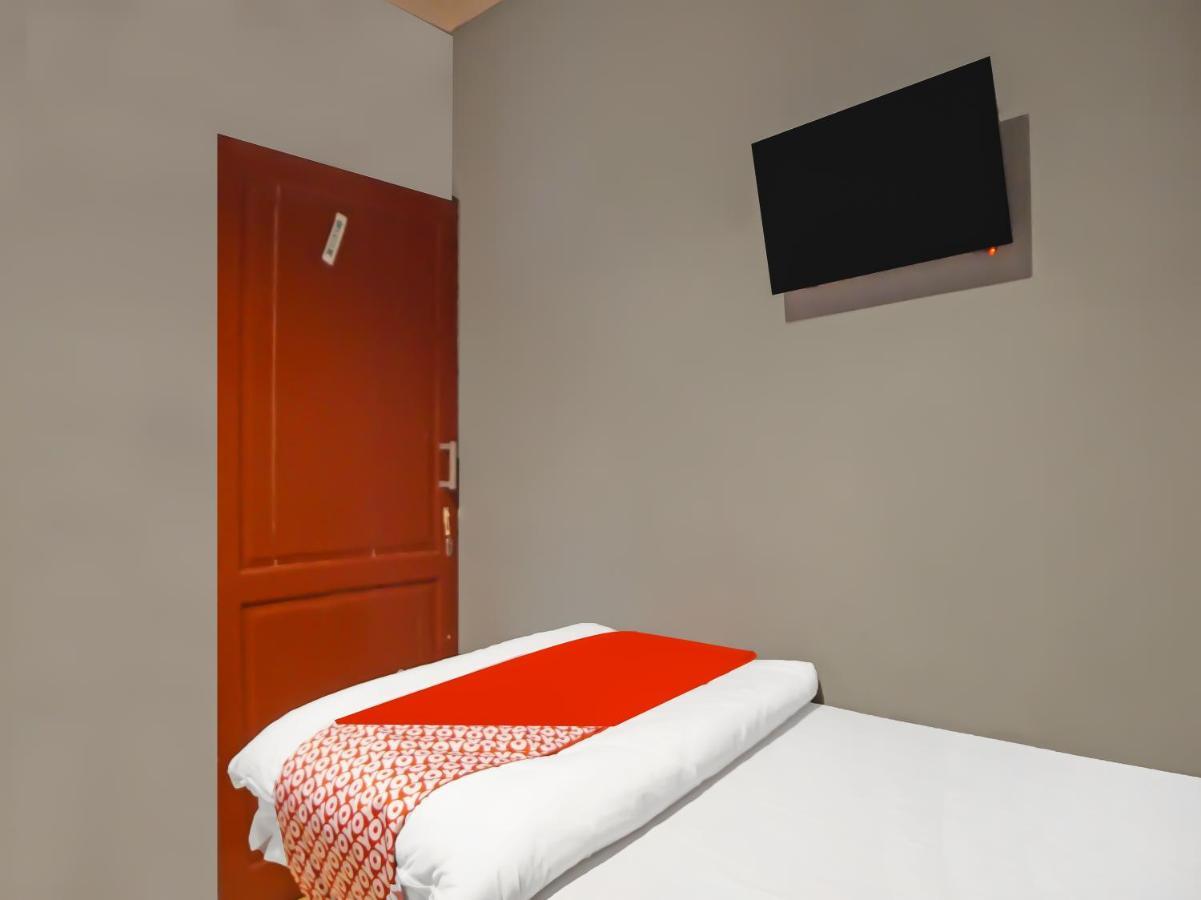 Oyo 990 Stadion Residence Syariah メダン エクステリア 写真