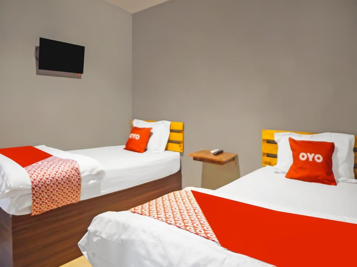 Oyo 990 Stadion Residence Syariah メダン エクステリア 写真